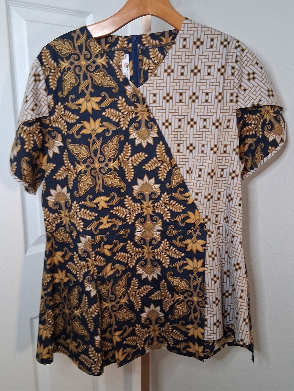 Juniors 2XL Patterned Blouse